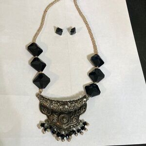 Elegant Black and Silver Necklace Set
